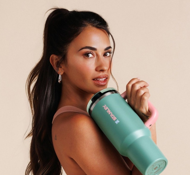 必一运动官方app-商业合作！斯坦利推出安东内拉联名保温杯，售价30美元到60美元