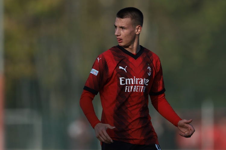 必一运动官网-记者：米兰正和莱切评估卡马达回归一事，球员肩伤较为严重